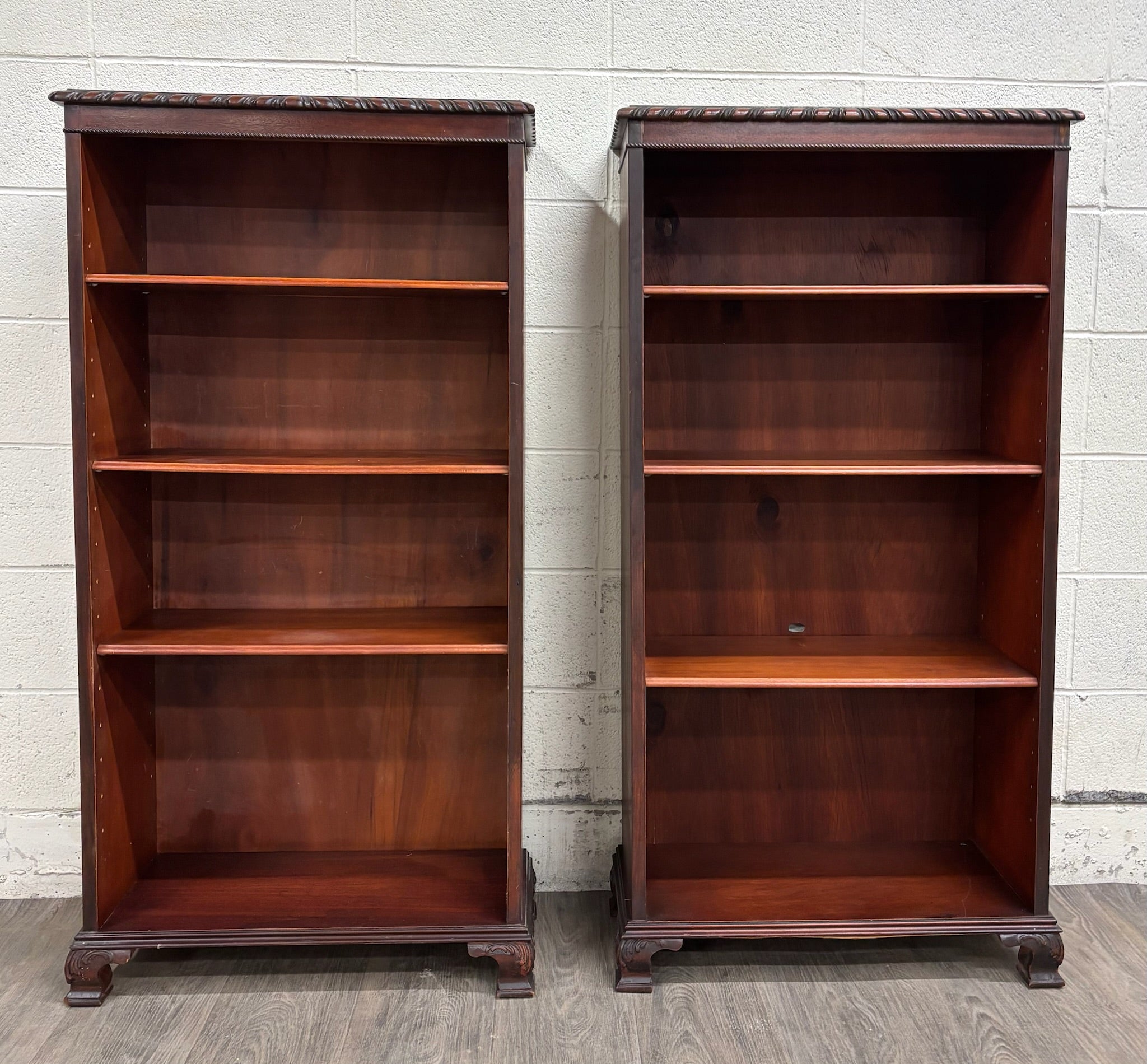 Vintage Traditional English Georgian Style Mahogany Finish Bookcase Pair