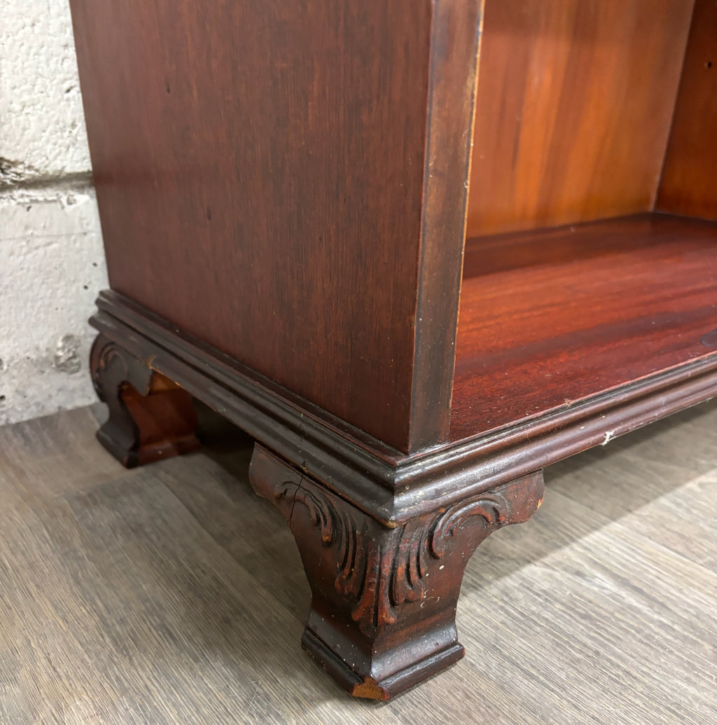 Vintage Traditional English Georgian Style Mahogany Finish Bookcase Pair