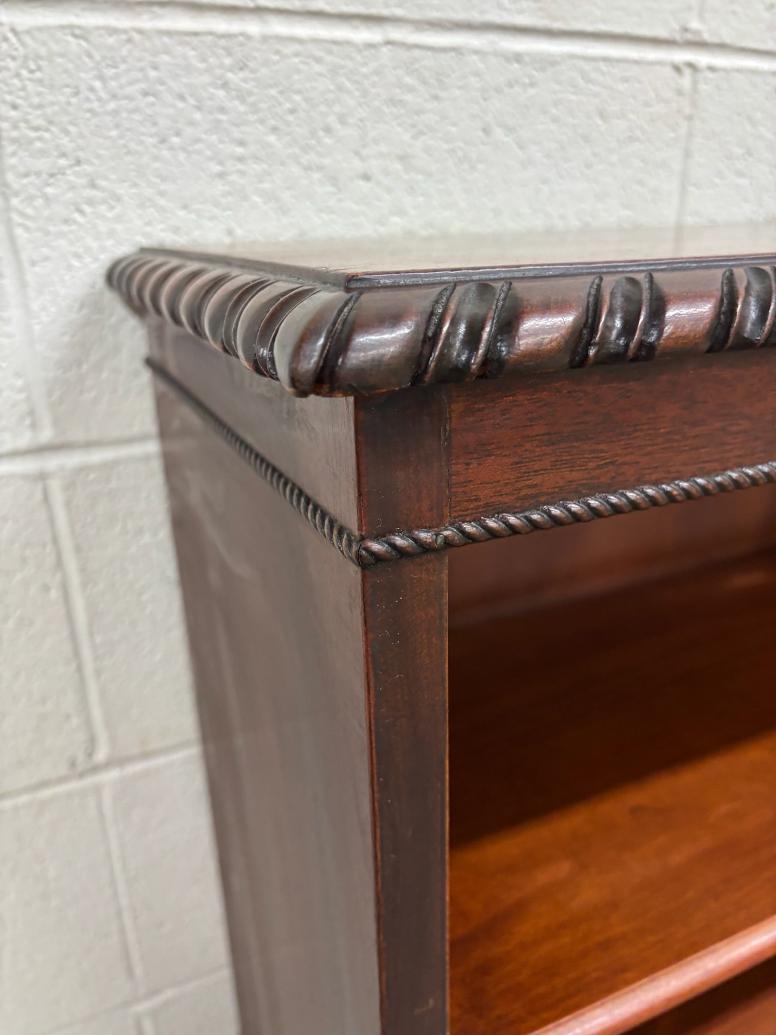 Vintage Traditional English Georgian Style Mahogany Finish Bookcase Pair