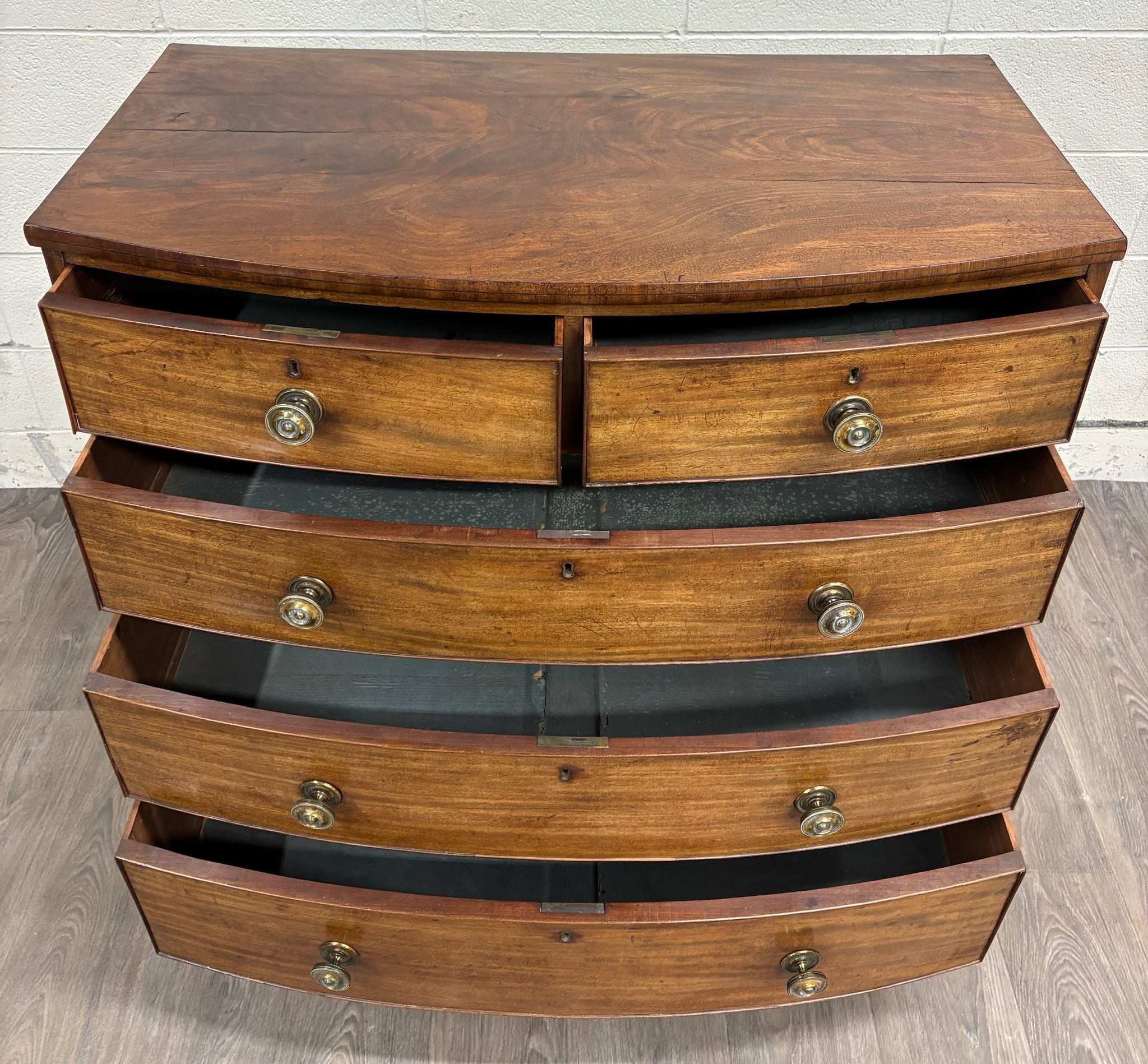 Antique Federal / Hepplewhite Style Bowfront Mahogany Chest of Drawers