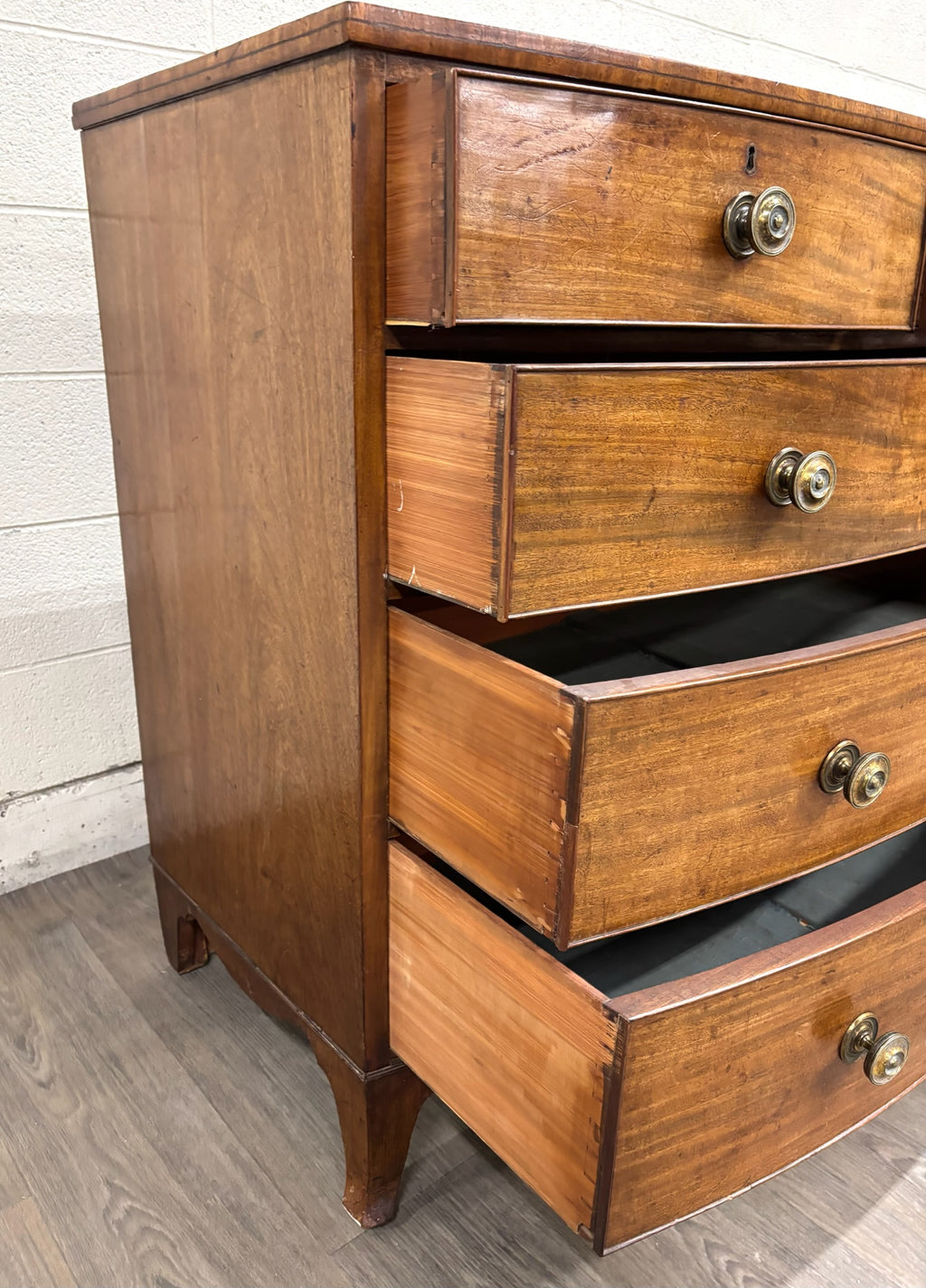 Antique Federal / Hepplewhite Style Bowfront Mahogany Chest of Drawers
