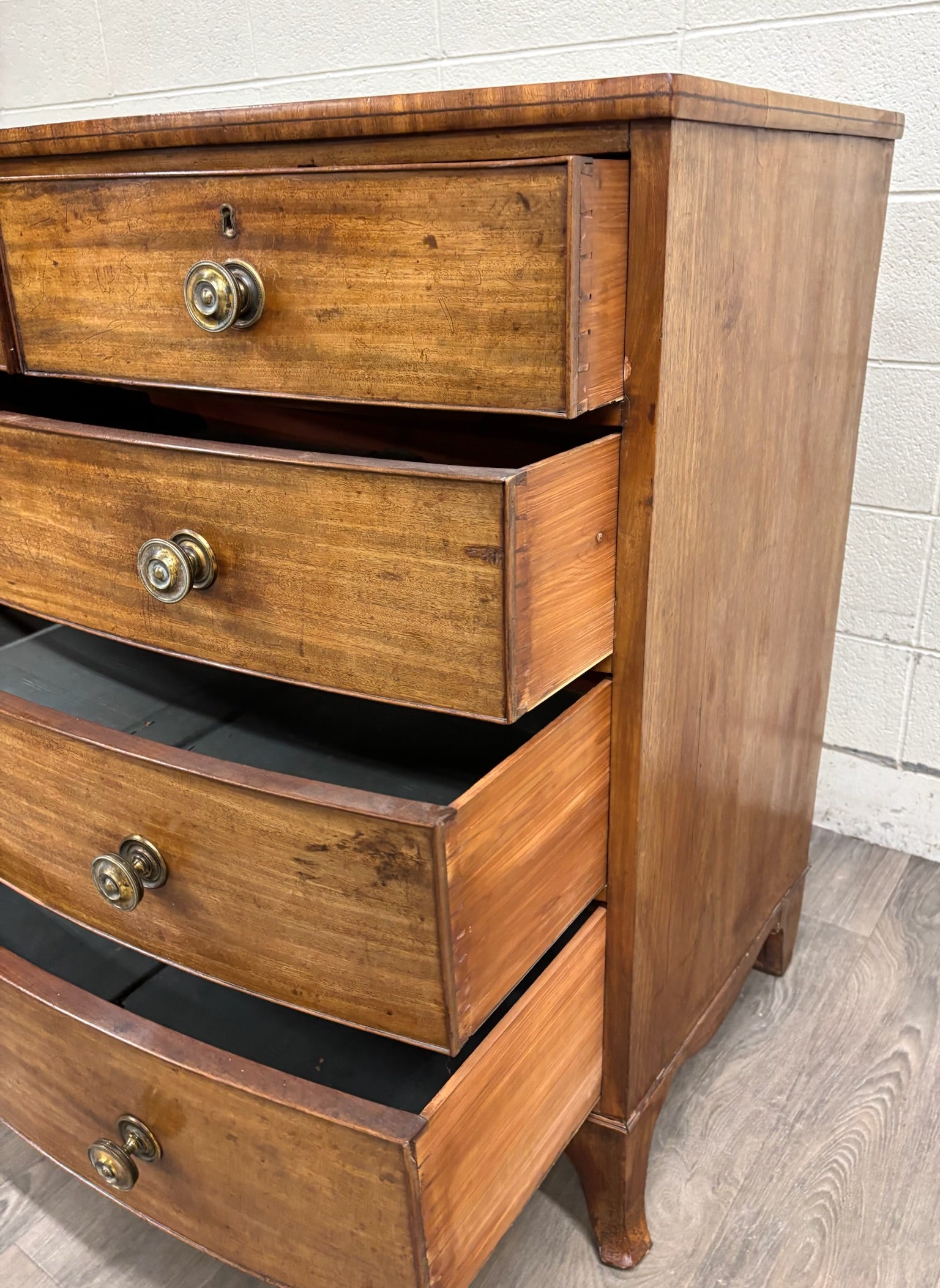 Antique Federal / Hepplewhite Style Bowfront Mahogany Chest of Drawers