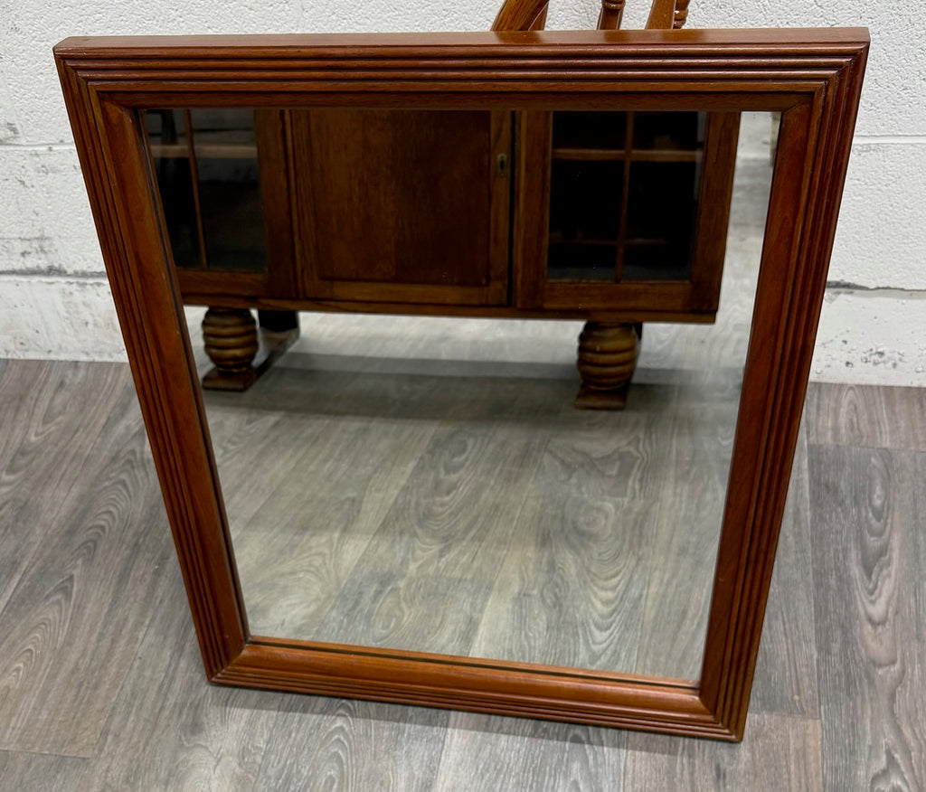Vintage Traditional Wall Mirror with Molded Frame