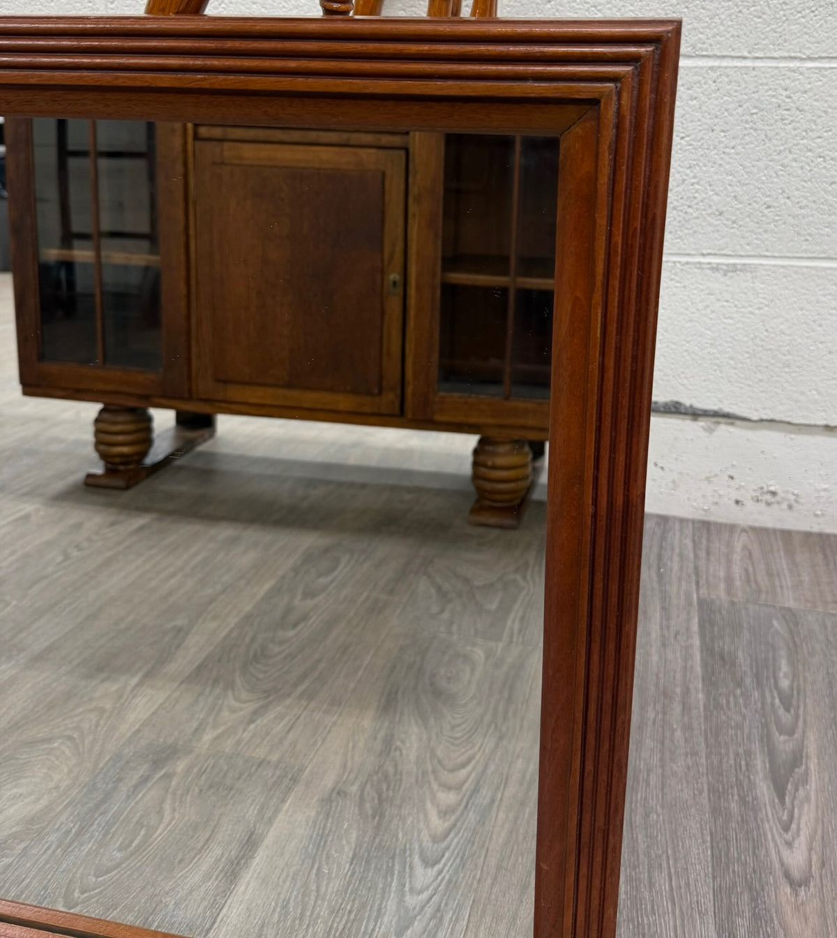 Vintage Traditional Wall Mirror with Molded Frame