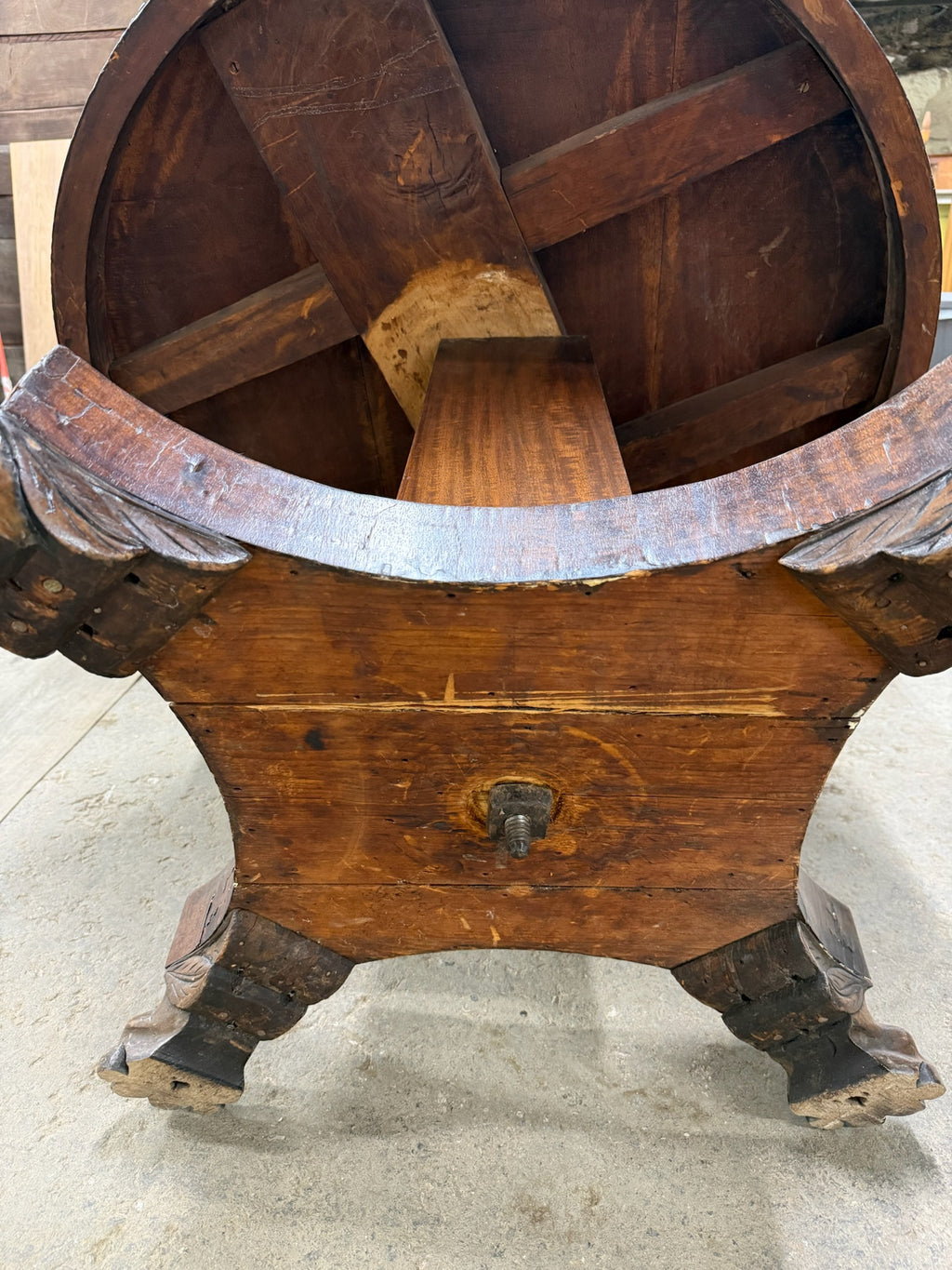 Antique American Empire Carved Mahogany Lion Paw Feet Pedestal Center Table