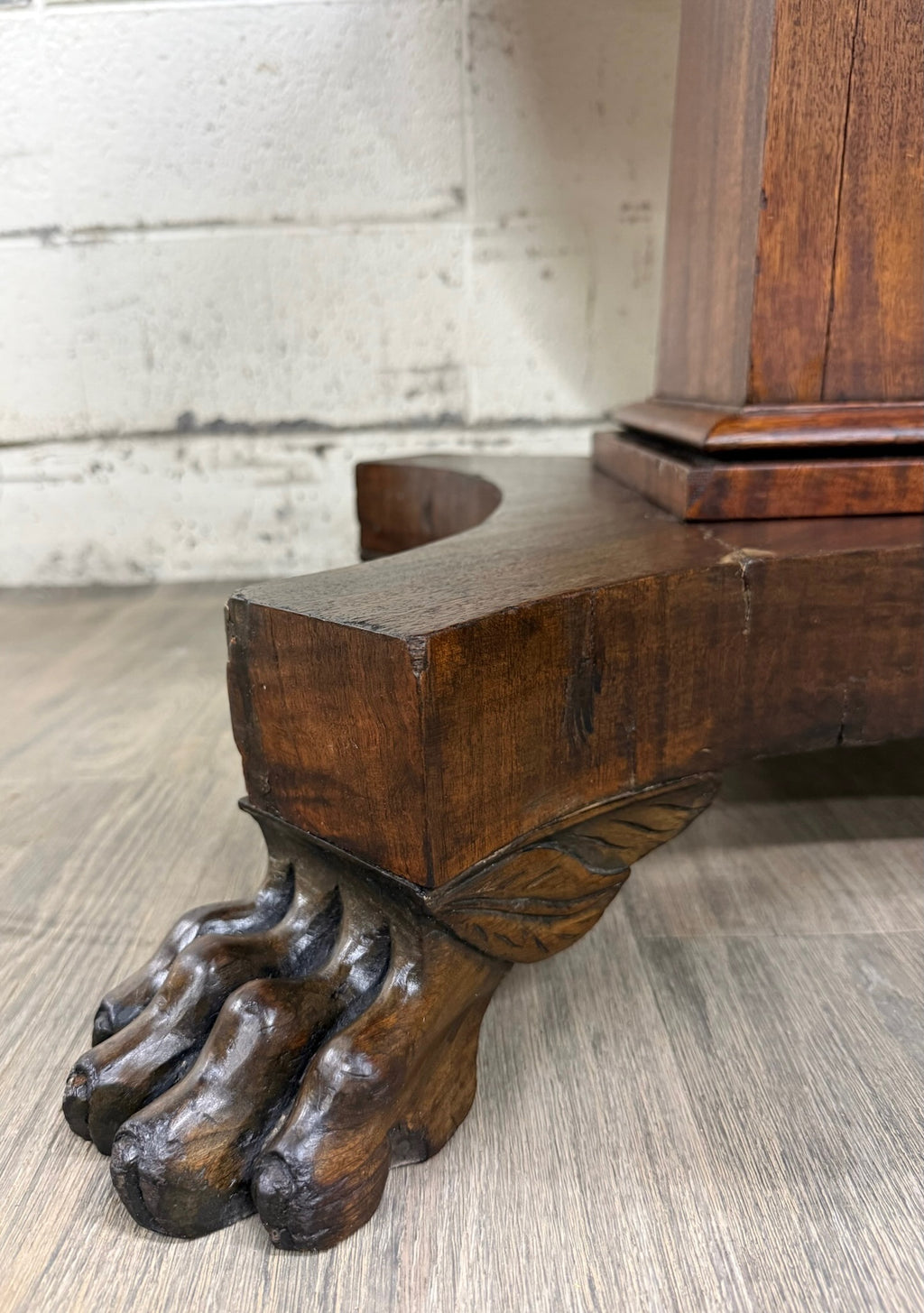 Antique American Empire Carved Mahogany Lion Paw Feet Pedestal Center Table