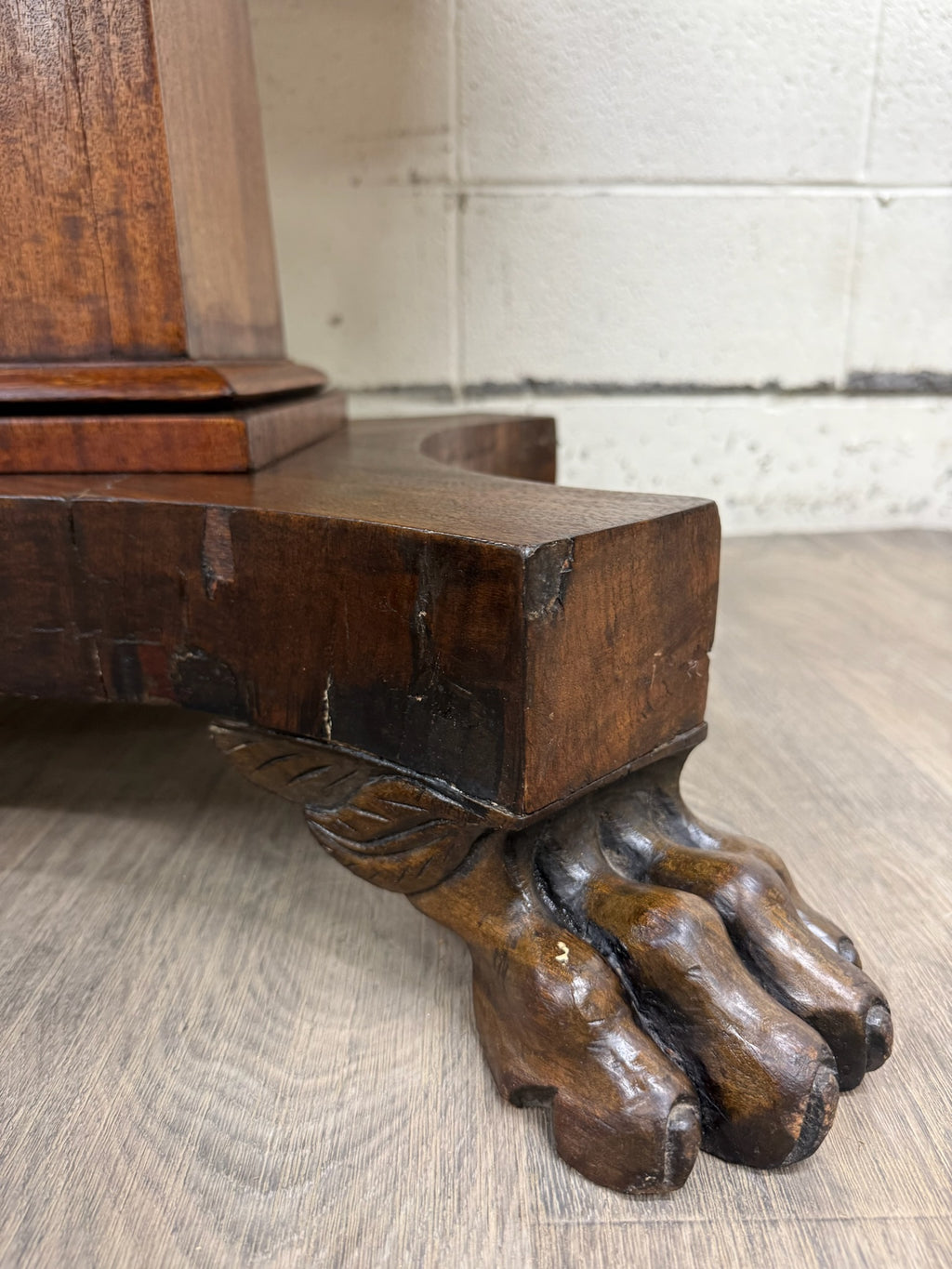 Antique American Empire Carved Mahogany Lion Paw Feet Pedestal Center Table